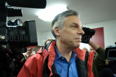 Presidential hopeful Jon Huntsman pays a visit and delivers food to his campaign Headquarters in Manchester, NH. -  JULIAN RUSSELL  |  METROPOL